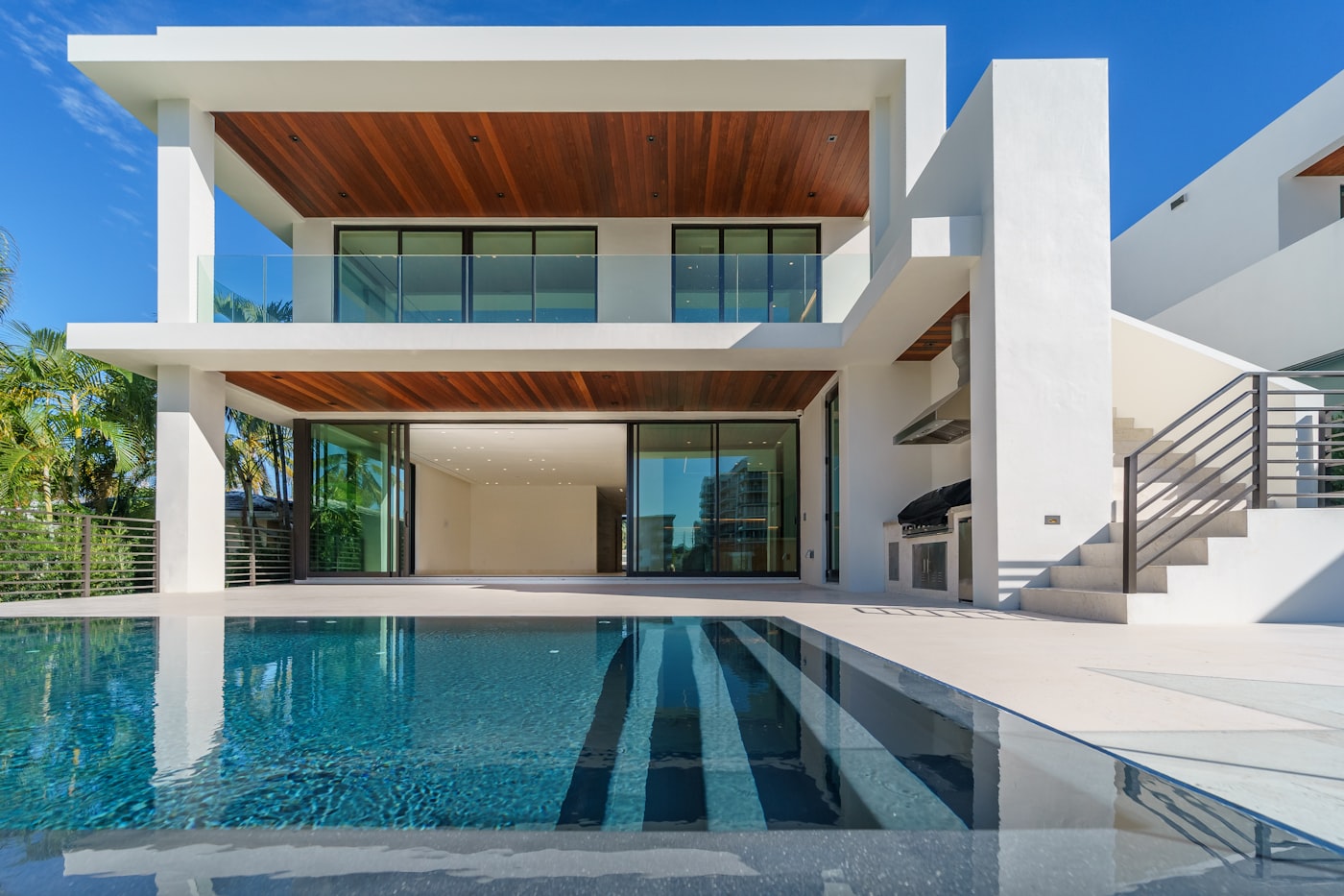 Branded Residence vs Prime New Build: The 2026 Comparison